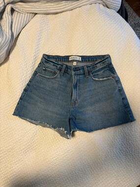 Abercrombie & Fitch High Rise Curve Love 90s Relaxed Cutoff Denim Shorts